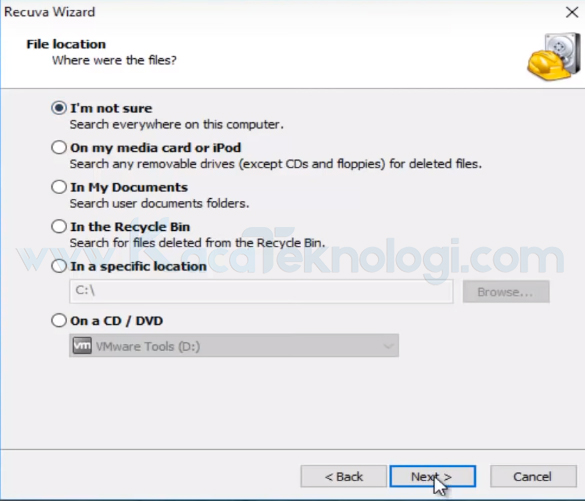 Bagaimana caranya mengembalikan file komputer / laptop yang terhapus atau hilang permanen atau file yang terhapus di recycle bin pada Windows 7/8/8.1/10 ? Apa saja penyebab file bisa hilang dan bagaimana caranya aplikasi data recovery / aplikasi pengembali data bisa bekerja ? file komputer / laptop yang terhapus atau hilang permanen bisa saja terjadi mungkin karena keteledoran user atau mungkin saja terinfeksi virus. Namun apakah file komputer yang terhapus atau hilang permanen dapat dikembalikan lagi ? menurut pengalaman saya, file yang sudah terhapus permanen kemungkinan besar masih bisa dikembalikan lagi dengan aplikasi tambahan walaupun tidak semuanya bisa kembali namun alangkah baiknya kita mencobanya terlebih dahulu.    Di sini terdapat dua kasus utama. Pertama, kemungkinan anda hanya sebatas menghapus / terhapus saja secara tidak sengaja. Untuk kasus ini anda masih bisa mengembalikannya (restore) denngan mengakses Recycle Bin setelah itu anda bisa mengembalikan file yang sudah terhapus. Kedua, file yang terhapus sudah tidak ada pada Recycle Bin. Untuk kasus ini kita butuh aplikasi tambahan yang sudah dirancang oleh pihak pengembang untuk mengembalikan file-file yang sudah hilang permanen tersebut.