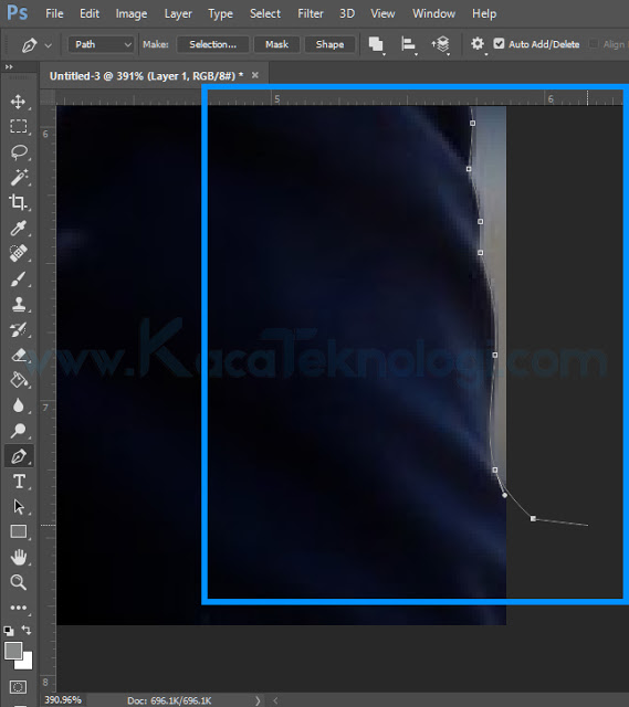 Bagaimana cara mengganti warna background / latar belakang foto dengan Photoshop kurang dari 5 menit ? Seperti mengubah warna background foto dari merah menjadi biru atau biru menjadi merah. seringkali kita mendapatkan tugas yang biasanya mengharuskan kita untuk mengubah warna latar belakang / background contohnya seperti foto di atas. Terkadang kita hanya memiliki foto yang berwarna merah saja sedangkan kita sedang membutuhkan foto yang berlatar belakang biru. Maka dari itu anda mau tidak mau harus mengubahnya apalagi jika dalam keadaan terburu-buru. Dengan Photoshop anda tidak perlu untuk melakukan foto ulang yang tentunya memakan waktu dan uang yang cukup banyak. Dengan artikel ini anda akan mengetahui bagaimana cara mengganti warna background / latar belakang foto dengan Photoshop kurang dari 5 menit yang tentunya dapat dilakukan oleh siapa saja.