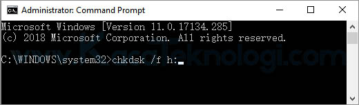 cara memperbaiki flashdisk X: is not accessible. The file or directory is corrupted and unreadable atau The disk structure is corrupted and unreadable pada Windows 10, 8.1, 8, 7, maupun XP. Hal ini bisa diatasi dengan menggunakan perintah chkdsk yang diketik pada commnad prompt. Adapun penyebab flahsdisk corrupt atau tidak terbaca antara lain... Kesalahan struktur pada direktori perangkat dan Terinfeksi virus