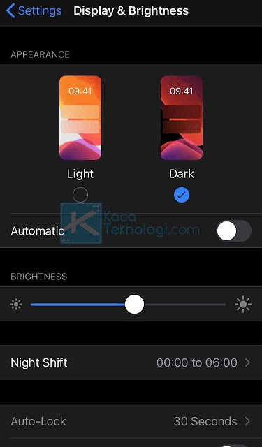 Cara mengaktifkan fitur dark mode / mode gelap WhatsApp di Android dan iPhone iOS 13 dan cara mengubah / mengganti mode WhatsApp dari light mode menjadi dark mode terbaru.