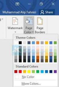 Jika pada cara di atas dibahas mengenai mengubah warna kertas / latar belakang kertas, lantas bagaimana jika Anda ingin menghilangkan warna pada kertas di Microsoft Word?